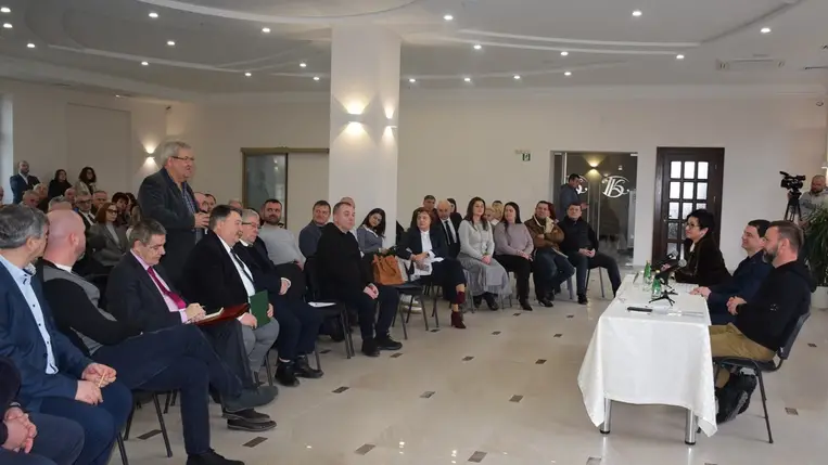 Beregszászon a kárpátaljai magyarság képviselői a megye vezetőivel találkoztak. Fotó: Kárpátinfo/Kovács Elemér