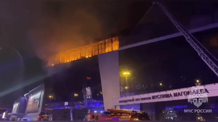 Tovább nőtt a krasznogorszki merénylet halálos áldozatainak száma, befejeződött az áldozatok elszállítása