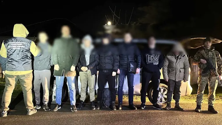 Péterfalva közelében bukott le egy csoport hadköteles férfi és 19 éves segítőjük. Fotó: DPSZU