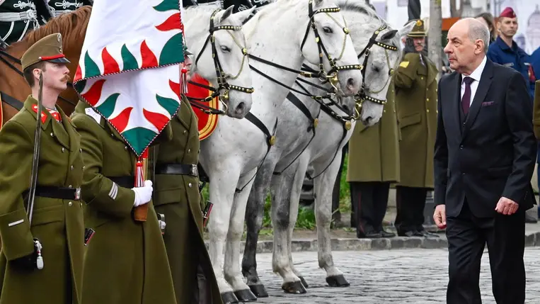 Sulyok Tamás köztársasági elnök érkezik beiktatási ünnepségére a budapesti Szent György téren 2024. március 10-én. MTI/Koszticsák Szilárd