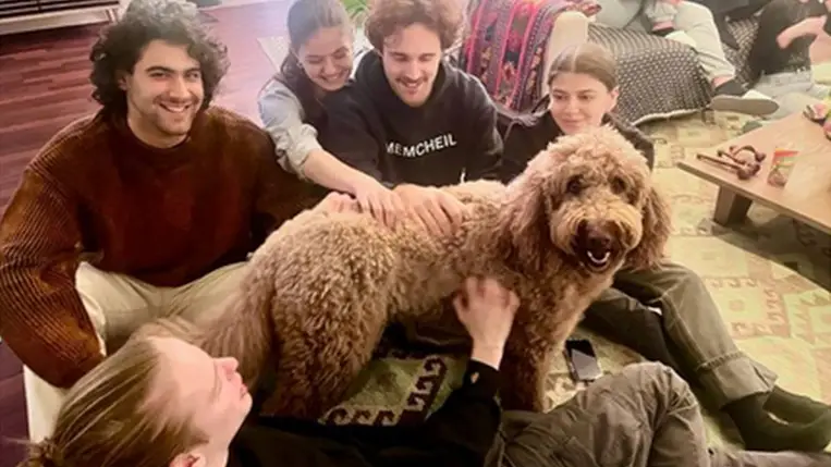 Till Attila mindhárom fiával egy képen: Andor 26, Félix 23, Simon 16 éves