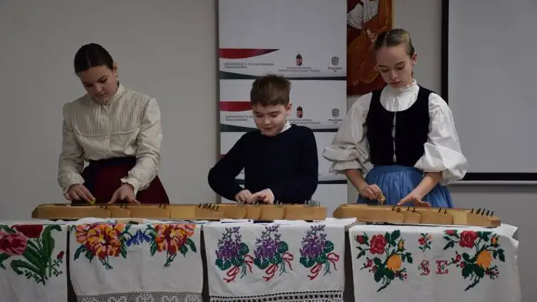 A Rezeda Folkműhely karácsonyi gálakoncertjén - Értékőrzők ünnepi műsora. Fotó: Kárpátinfó/ Kovács Erzsébet