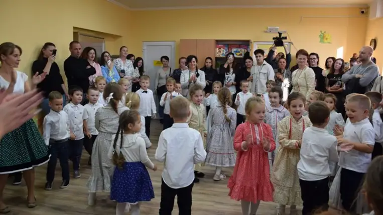 Zeneünnep a P. Frangepán Katalin Gimnázium beregszászi bázisóvodájában -Hangszersimogató és koncert, népi játékok és táncház. Fotó: Kárpátinfó/ Kovács Erzsébet