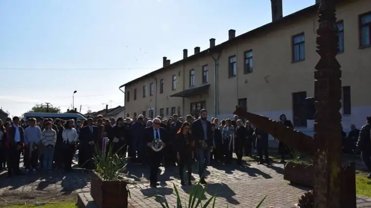 ’56 emléke előtt tisztelegtek Beregszászban - A múlt kötelez – a bátraknak tisztelet. Fotó: Kárpátinfó/ Kovács Erzsébet