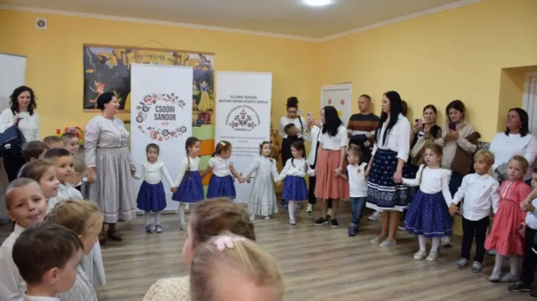 Zeneünnep a P. Frangepán Katalin Gimnázium beregszászi bázisóvodájában -Hangszersimogató és koncert, népi játékok és táncház. Fotó: Kárpátinfó/ Kovács Erzsébet