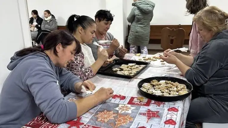 Mézeskalács-sütés és adventi koszorú-készítés a Tulipán Tanodákban