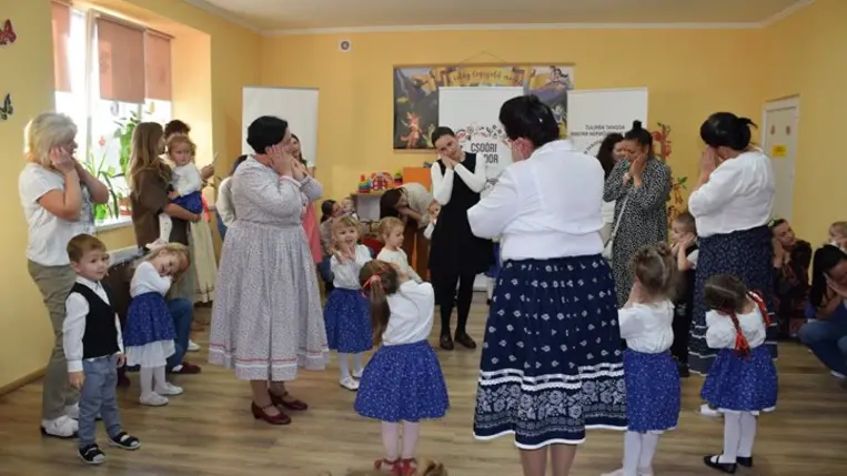 Zeneünnep a P. Frangepán Katalin Gimnázium beregszászi bázisóvodájában -Hangszersimogató és koncert, népi játékok és táncház. Fotó: Kárpátinfó/ Kovács Erzsébet