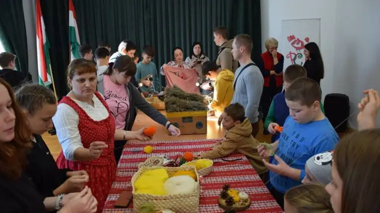 Interaktív huszár lovasbemutató a Perényi Kultúrkúriában - Lóra, ifjú magyar! Fotó: Kárpátinfó/ Kovács Elemér