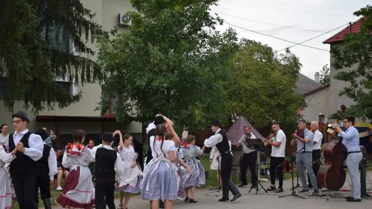 IV. Népi és Hagyományőrző Napok Mezőváriban - Perdült a szoknya, zengett az ének. Fotó: Kárpátinfo/Kovács Erzsébet