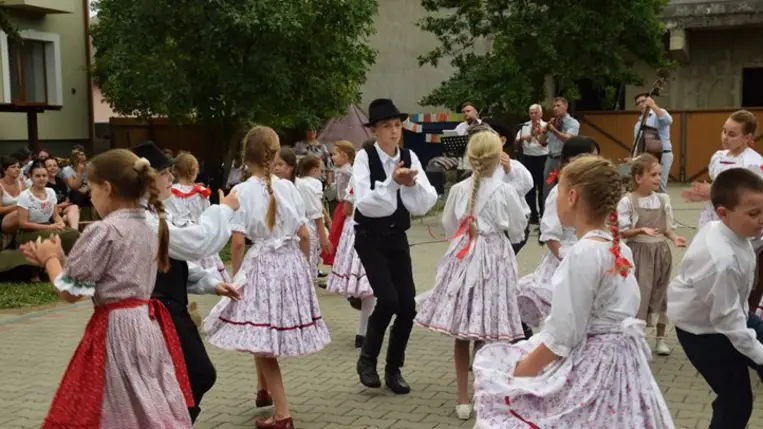 IV. Népi és Hagyományőrző Napok Mezőváriban - Perdült a szoknya, zengett az ének. Fotó: Kárpátinfo/Kovács Erzsébet