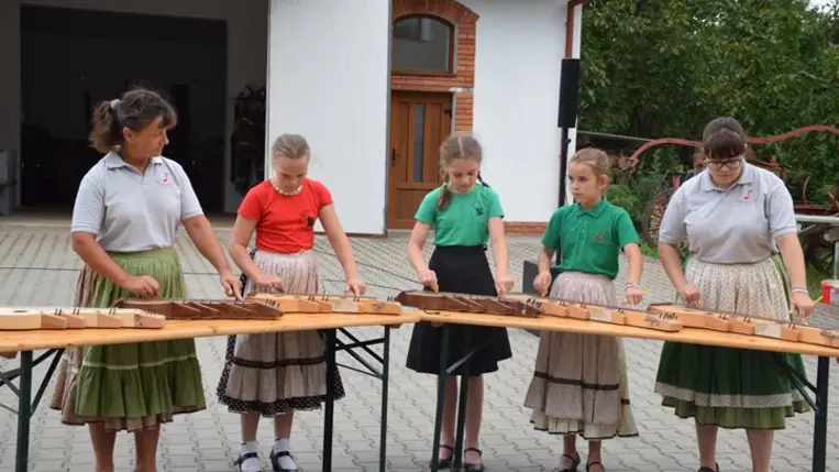 IV. Népi és Hagyományőrző Napok Mezőváriban - Perdült a szoknya, zengett az ének. Fotó: Kárpátinfo/Kovács Erzsébet