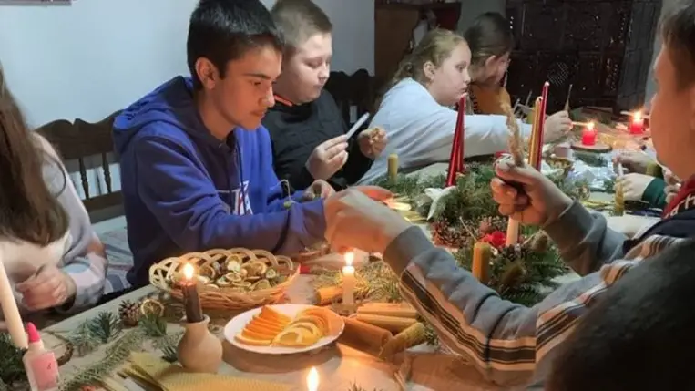 Karácsonyi készülődés a Nagyberegi Tájházban - Adventi koszorú, szaloncukor és kígyórétes