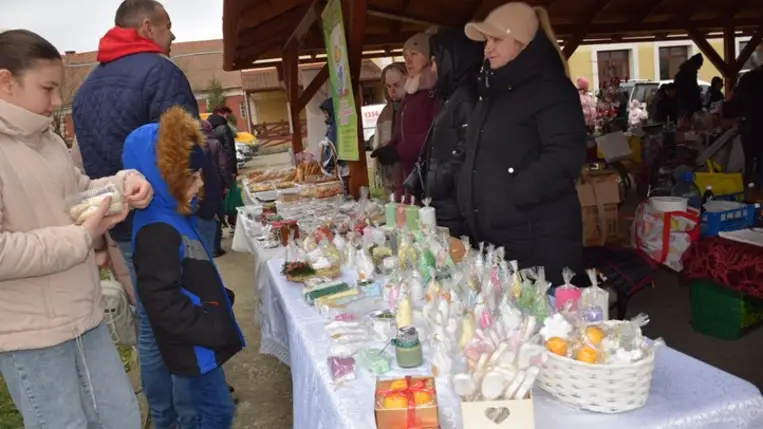 Adventi vásár Beregszászban a jótékonyság jegyében - Minden, ami kézműves termék