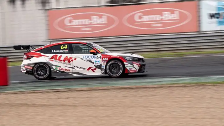 Első futamgyőzelmét aratta a TCR Europe-ban Losonczy Levente Zolderben. Fotó: Ollivision