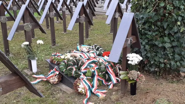 Beregszász 1944-es bombázására emlékeztek - A múlt figyelmeztet
