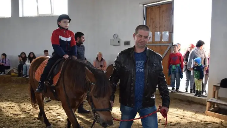 Interaktív foglalkozások a Tiszacsomai Látogatóközpontban - Elődeink nyomdokain. Fotó: Kárpátinfó/ Kovács Elemér