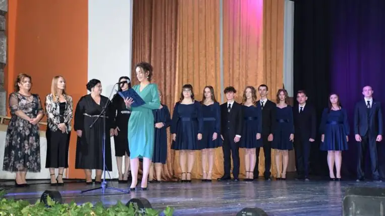 Szalagavató a Beregszászi Bethlen Líceumban - Legyetek jó emberek! Fotó: Kárpátinfó/ Kovács Erzsébet