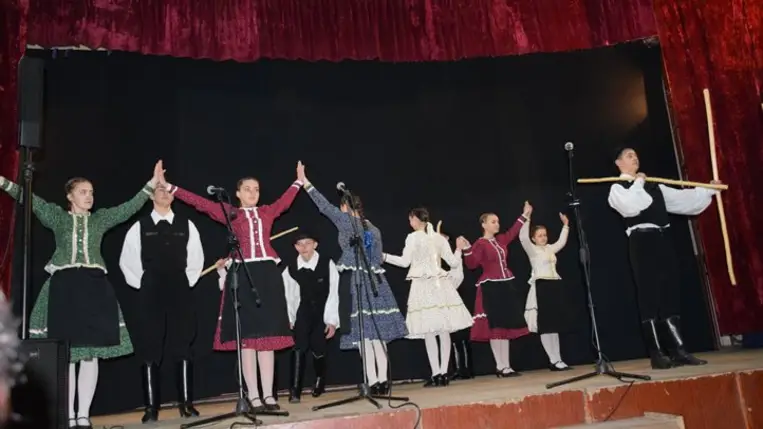 Keserédes jubileumi ünnepség Eszenyben - 35 éves a Ritmus Táncegyüttes. Fotó: Kárpátinfó/ Kovács Erzsébet