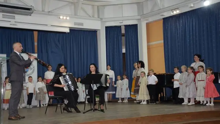 Zárókoncert a Tulipán Tanodában - Őrizzük, ápoljuk, továbbadjuk népi kultúránkat. Fotó: Kárpátinfo/Kovács Erzsébet