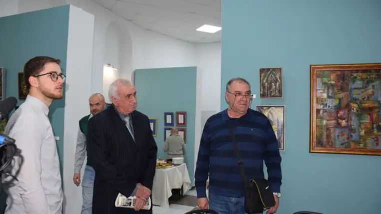 Koszorúzás a beregszászi sírkertben: Benkő György emlékezete - Festmények, grafikák, karikatúrák. Fotó: Kárpátinfó/ Kovács Elemér