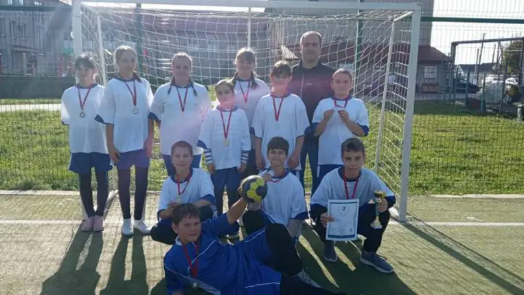 Lezajlott az Ung-vidéki kézilabda regionális bajnokság a „GENIUS” Alapítvány szerevezésében