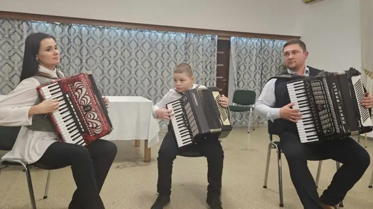 Harkovi gyermekeknek adtak koncertet a Tulipán Tanoda oktatói és növendékei