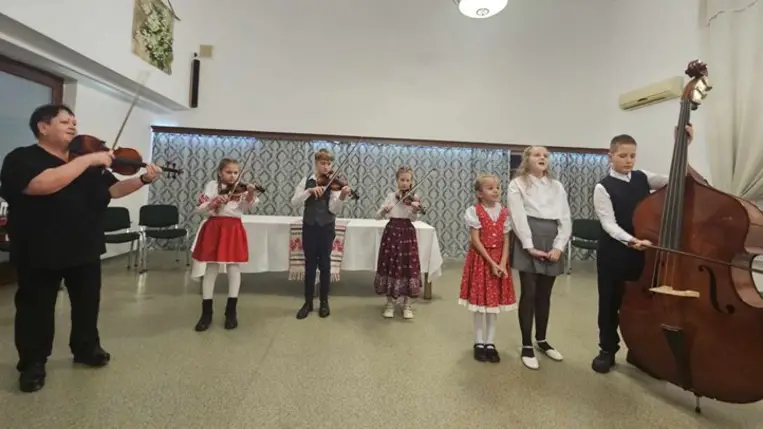 Harkovi gyermekeknek adtak koncertet a Tulipán Tanoda oktatói és növendékei