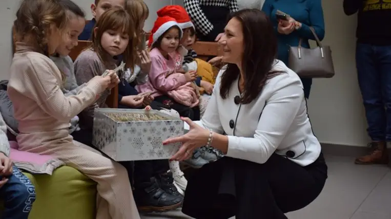 Határon átnyúló együttműködés: tizenhétezer mézeskalács szívhez szóló üzenetekkel - Magyarországi diákok karácsonyi ajándéka. Fotó: Kárpátinfó/ Kovács Elemér