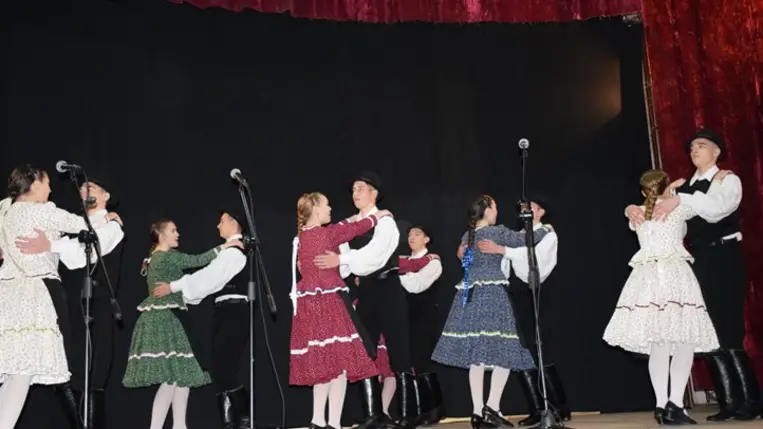 Keserédes jubileumi ünnepség Eszenyben - 35 éves a Ritmus Táncegyüttes. Fotó: Kárpátinfó/ Kovács Erzsébet