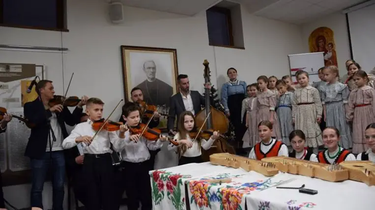 A Rezeda Folkműhely karácsonyi gálakoncertjén - Értékőrzők ünnepi műsora. Fotó: Kárpátinfó/ Kovács Erzsébet