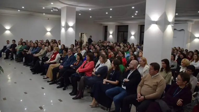 Bagdy Emőke előadása az MCC Beregszászi Képzési Központjában - Boldogságra teremttettünk. Fotó: Kárpátinfó/ Kovács Elemér