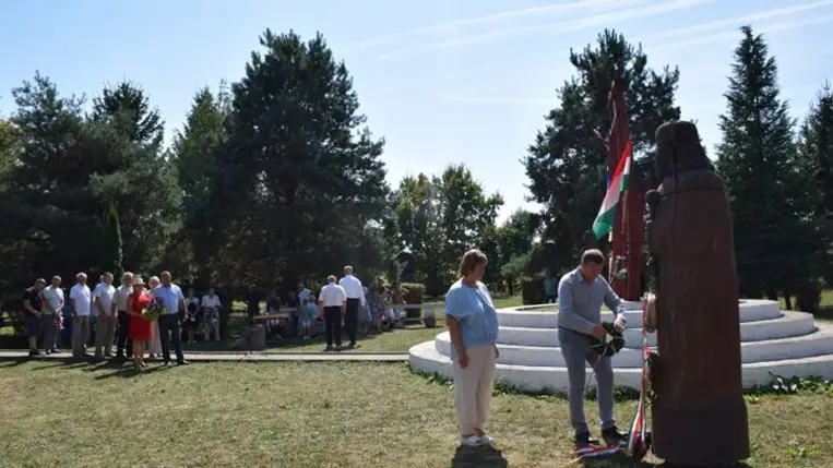 Megemlékezés Tiszacsomán Államalapító királyunk ünnepén