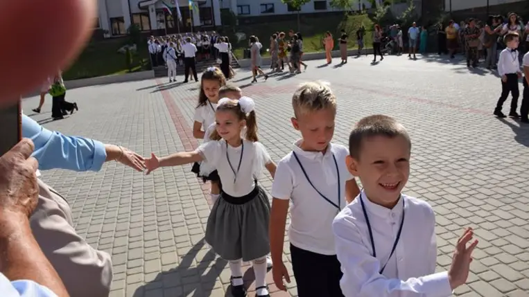 A Beregszászi Bethlen Gábor Líceum tanévkezdő ünnepségén - A tudás birodalmának kapujában.  Fotó: Kárpátinfo/Kovács Elemér