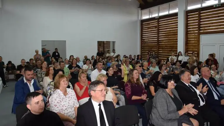 Pajtaszínházat avattak Mezőgecsében - Rombolás helyett építkezés. Fotó: Kárpátinfó/ Kovács Elemér