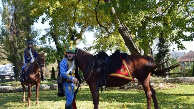 Interaktív huszár lovasbemutató a Perényi Kultúrkúriában - Lóra, ifjú magyar! Fotó: Kárpátinfó/ Kovács Elemér