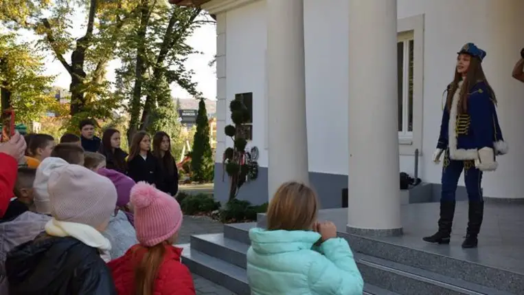 Interaktív huszár lovasbemutató a Perényi Kultúrkúriában - Lóra, ifjú magyar! Fotó: Kárpátinfó/ Kovács Elemér