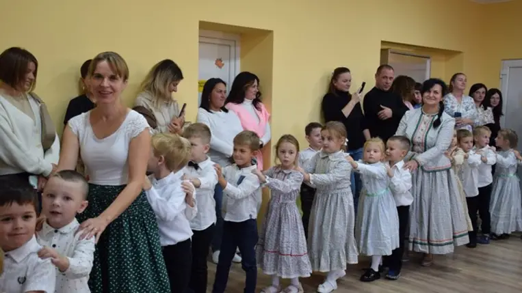 Zeneünnep a P. Frangepán Katalin Gimnázium beregszászi bázisóvodájában -Hangszersimogató és koncert, népi játékok és táncház. Fotó: Kárpátinfó/ Kovács Erzsébet