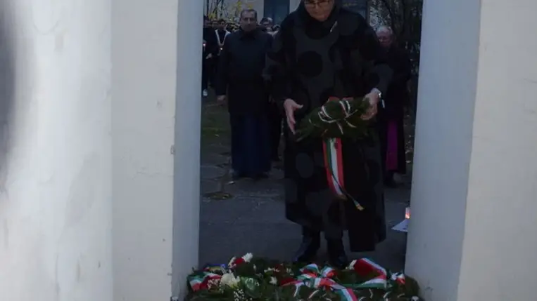 A málenykij robot áldozataira emlékeztek Beregszászon - Főhajtás imával, névsorolvasással, gyertyás felvonulással. Fotó: Kárpátinfó/ Kovács Elemér