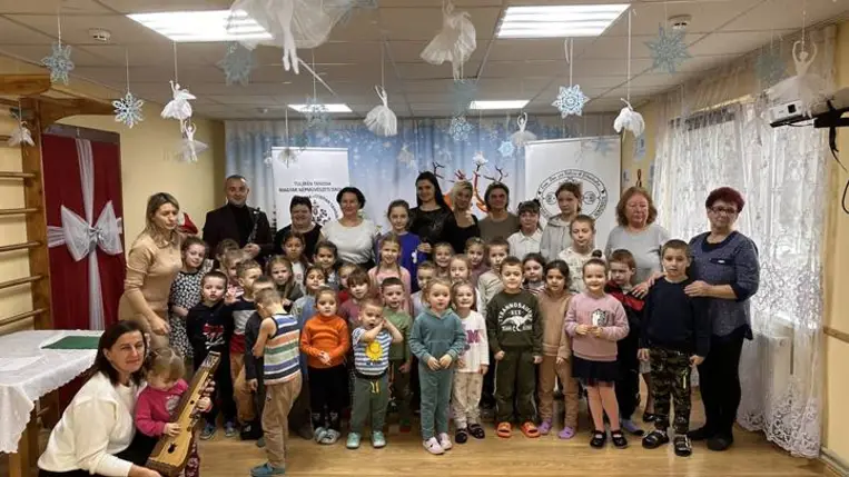 Több mint 10 szórványtelepülésen adott adventi koncertet a Tulipán Tanoda – Magyar Népművészeti Iskola