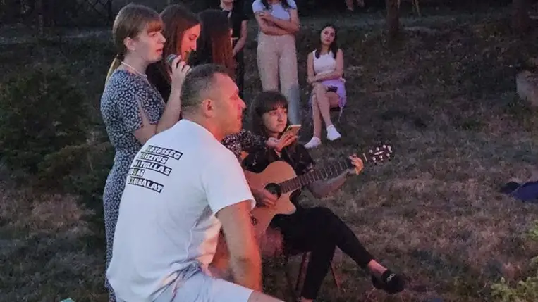 A KRISZ nyárzáró alkalma Guton - Hit és cselekedet. Fotó : Kárpátinfó/ Kovács Erzsébet