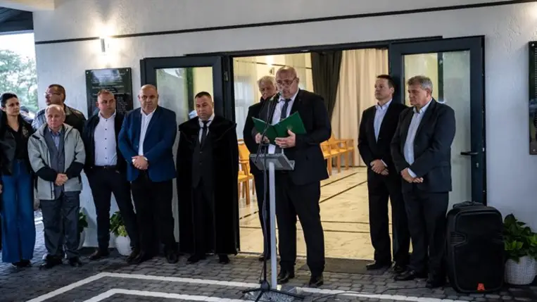 Ravatalozót adtak át Nagydobronyban - Összefogásból ismét kitűnő