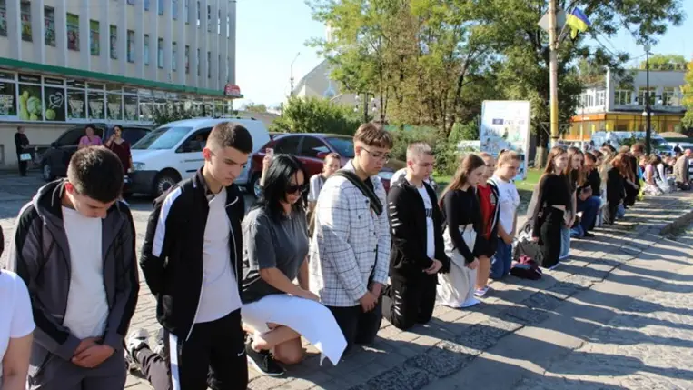 Kárpátalján utolsó útjára kisérték a háborúban elesett 41 éves Jevhen Moskolát. Fotó: Ilosvai Városi Tanács