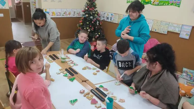 Mézeskalács-sütés és adventi koszorú-készítés a Tulipán Tanodákban