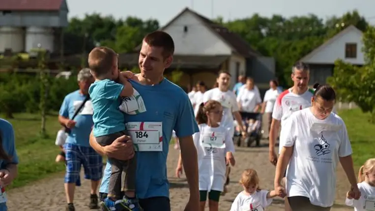 Jótékonysági akció a nagydobronyi gyermekotthon megsegítésére - 30 év – 30 óra futás a gyermekekért