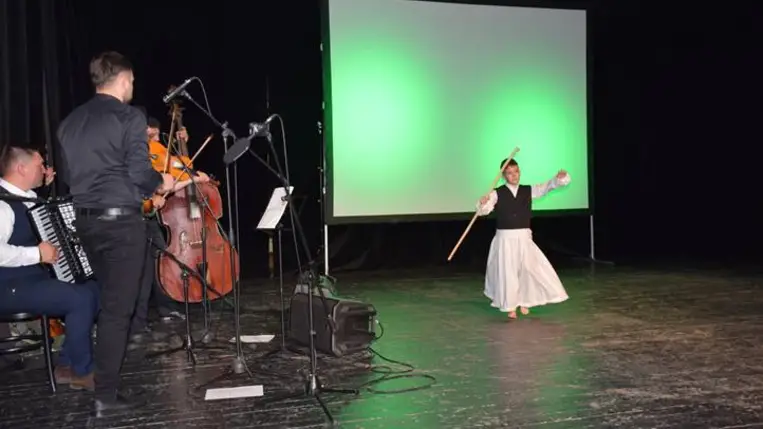 A Beregszászi Rezeda Folkműhely évzáró gálakoncertjén - Az ifjú tehetségek meghódították a szíveket. Fotó: Kárpátinfó/ Kovács Erzsébet