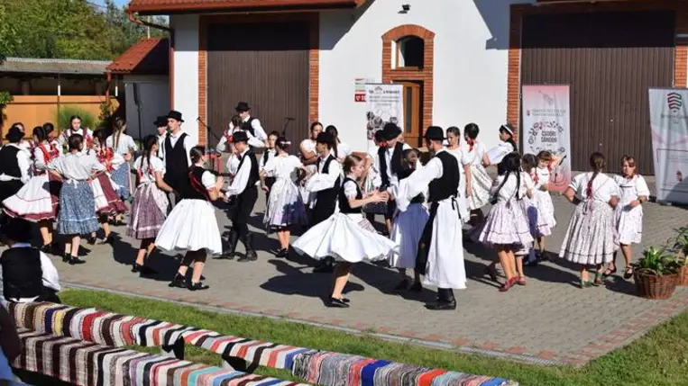 Sereglés Váriban - A népművészet élő, közösségformáló erő