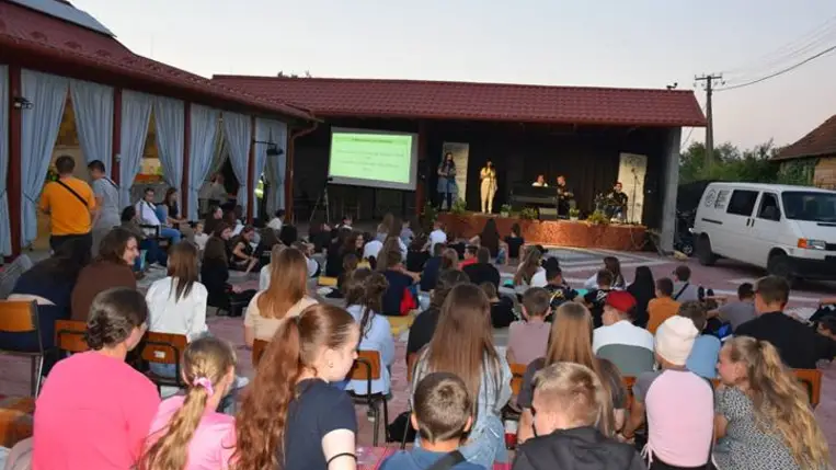 KRISZ Ifjúsági csendesdélután Tiszakeresztúrban - Szeress és szolgálj Fotó: Kárpátinfó/ Marton Erzsébet
