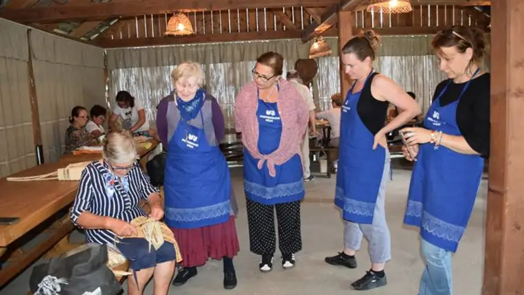 Kézművestábor Visken a Hagyományok Háza Hálózat – Kárpátalja szervezésében - Visszatanulják és továbbadják hagyományainkat. Fotó: Kárpátinfó/ Kovács Erzsébet