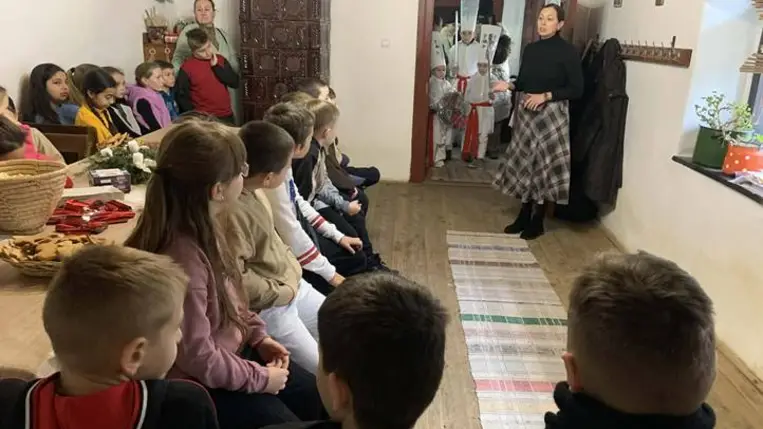 Karácsonyi hagyományok nyomában a Nagyberegi Tájházban - Betlehemezés, mézeskalácskészítés és karácsonyfafdíszítés