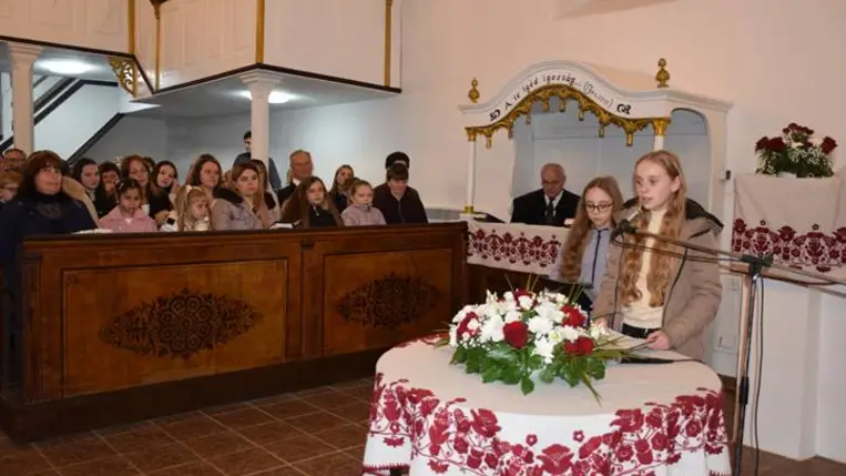 Hálaadás a megújult beregrákosi református templomban - „A szeretet mindent remél”.  Fotó: Kárpátinfó/ Marton Erzsébet